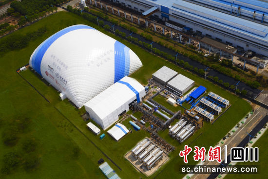 项目像一座蓝白相间的“小山”。人生就是博中国官网汽轮机 供图